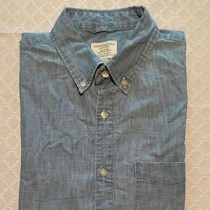 Size Medium Men's AMERICAN EAGLE OUTFITTERS Short Sleeve Shirt